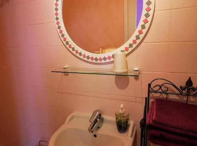 Le Coin Des Artistes Bed & Breakfast 3*